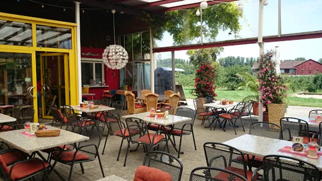 Strauße Gutsschenke zur Scheune Genuss in der Scheune zwischen Weinbergen und Rheinauen