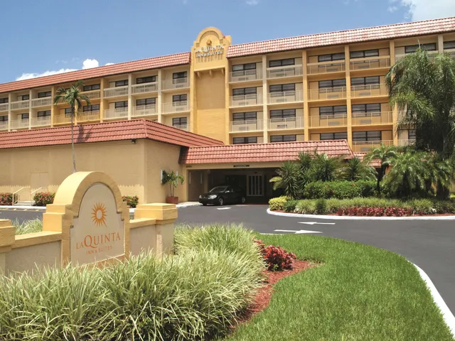 La Quinta Inn & Suites by Wyndham Coral Springs Univ Dr