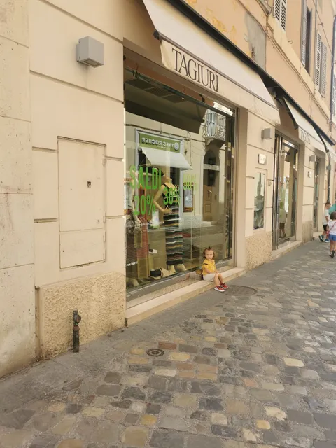 TAGIURI - Abbigliamento Uomo e Donna