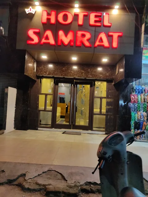 OYO 29345 Hotel Samrat