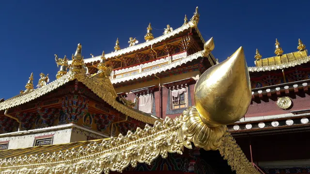 松赞林卡美憬阁酒店