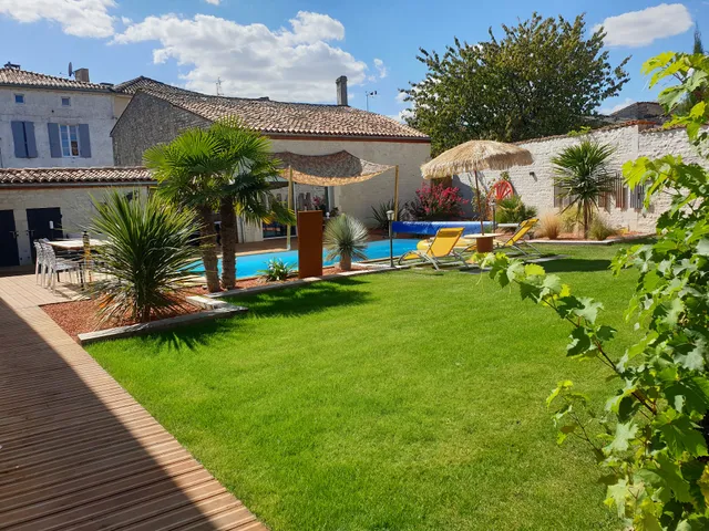 Gîte: "On neuvicq'une fois" Gîtes piscine & Spa