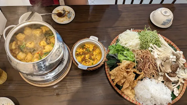 Bếp Chay Huệ Nhiên - Vegan & Vegetarian Restaurant