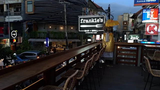 Frankie's Bar and Grill