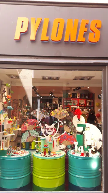 PYLONES
