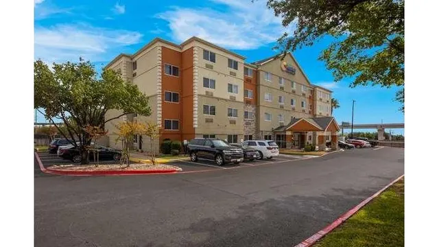 Comfort Inn & Suites Austin North Loop