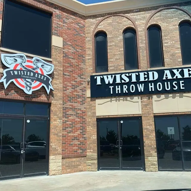 Twisted Axes Throw House