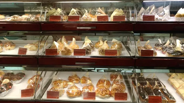 Holland Bakery - Sukomanunggal