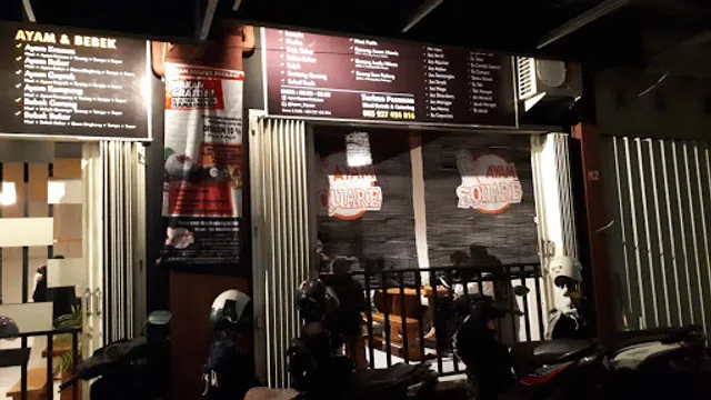 AYAM SQUARE | Tempat Makan Enak, Murah & Spesialis Nasi Kotak di Mataram Lombok