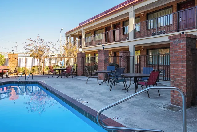 Red Roof Inn & Suites Scottsboro