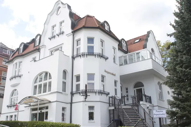 AUGUSTENHOF ab 44 EUR - direkt günstiger als Booking, buche auf: augustenhof-badelster.de