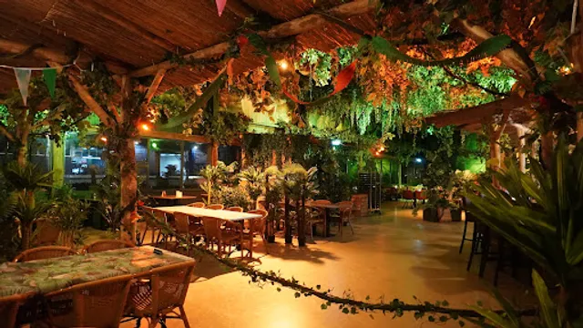Jungle café