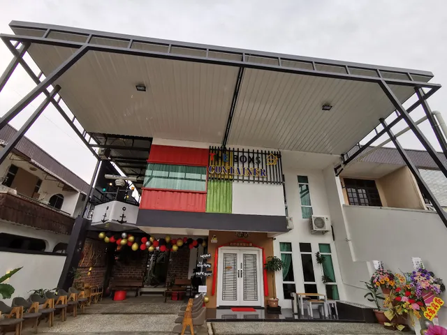 The Boxs Container Homestay Kuching