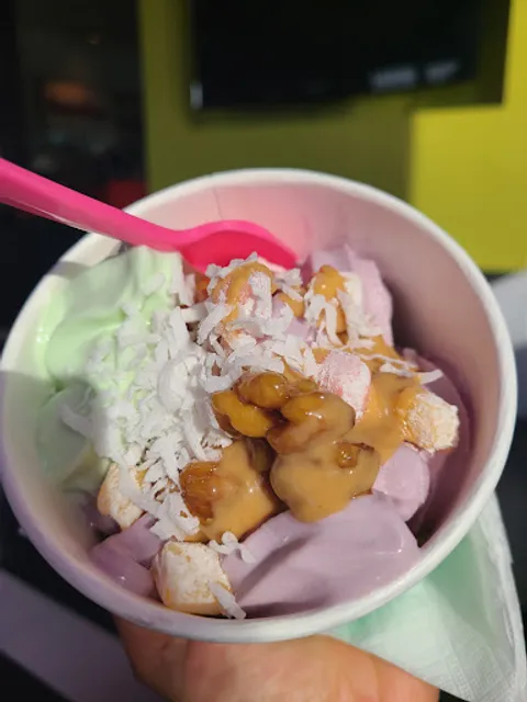 Frenchies Frozen Yogurt Lounge