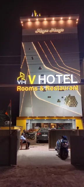 V Hotel Rooms & Restaurant