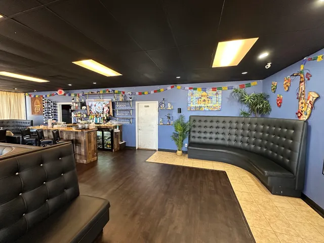 MOMO & Curry Rowlett