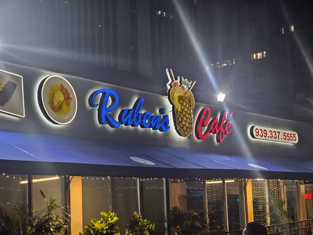Ruben's Café