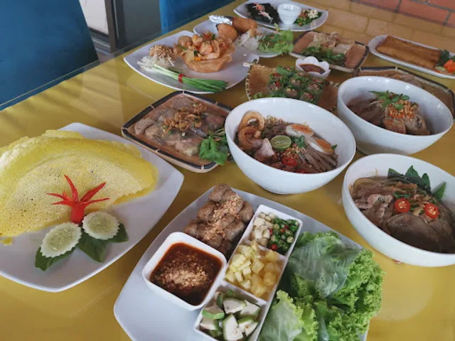 Viet Cuisine Garden and Cafe Wongsawang