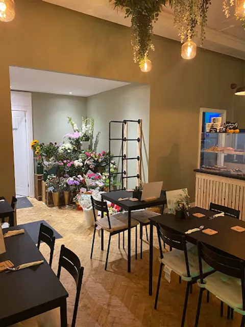 The Greenery coffee and flowers