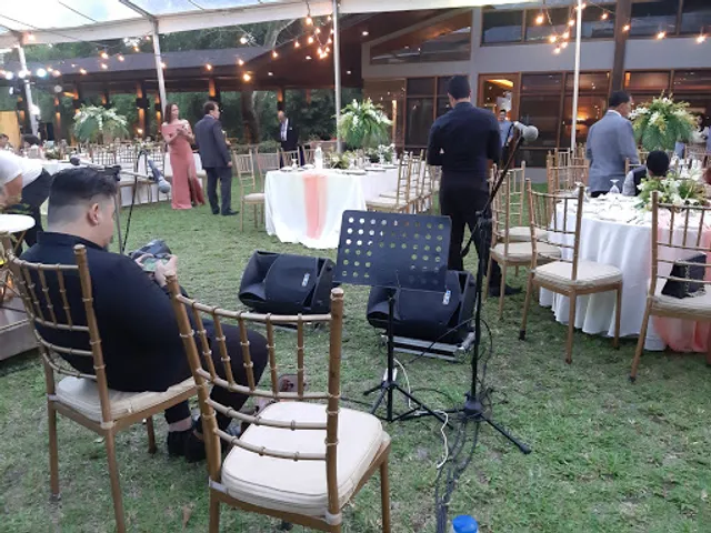 Santuario. A Fresh Dining Experience