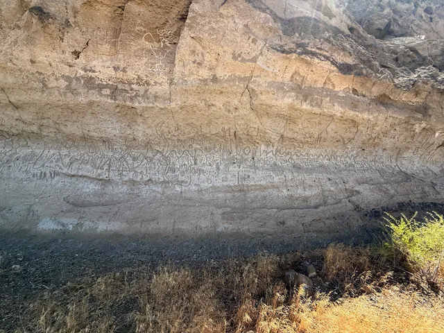 Petroglyph Point
