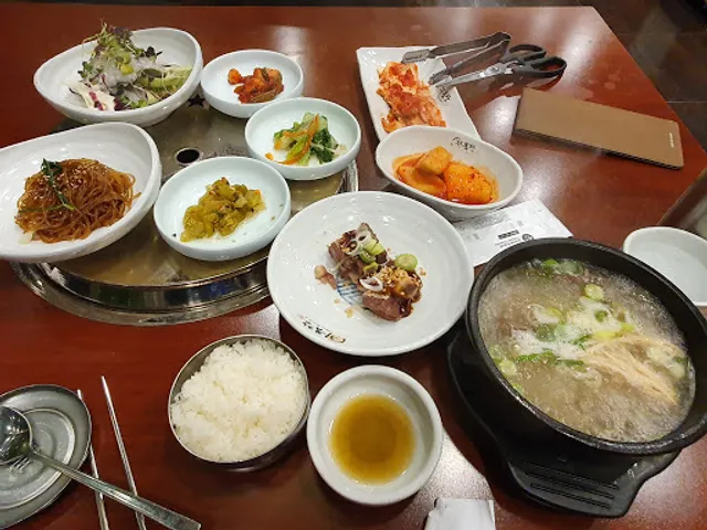 귀품찬곽만근숯불갈비전문점