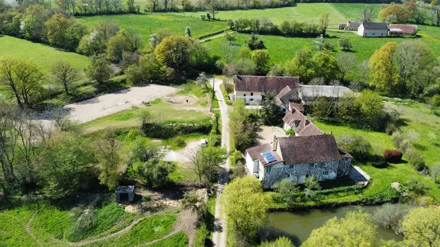 Ferme Equestre et chambres d'hôtes Gateau Stables près Guédelon