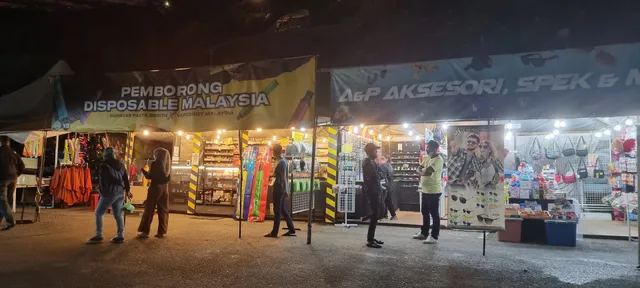 Central night market