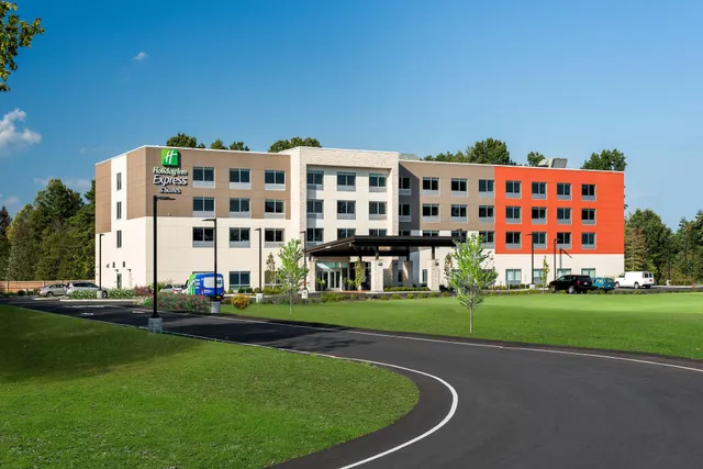 Holiday Inn Express & Suites Queensbury - Lake George Area by IHG