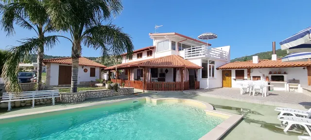 villa maria con piscina e giardino privato