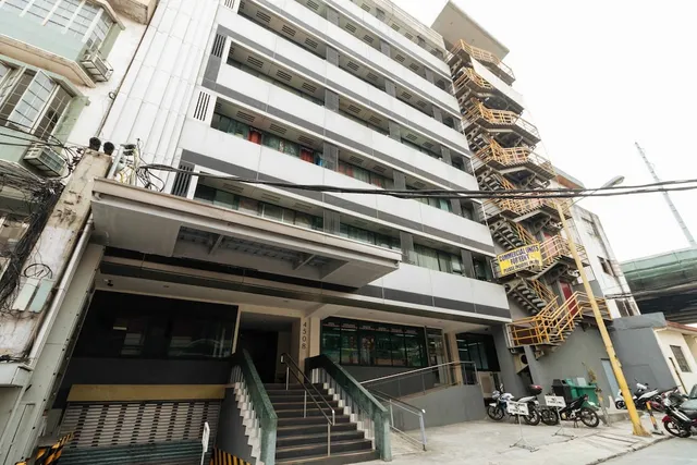 RedDoorz Plus @ Casino Street Makati