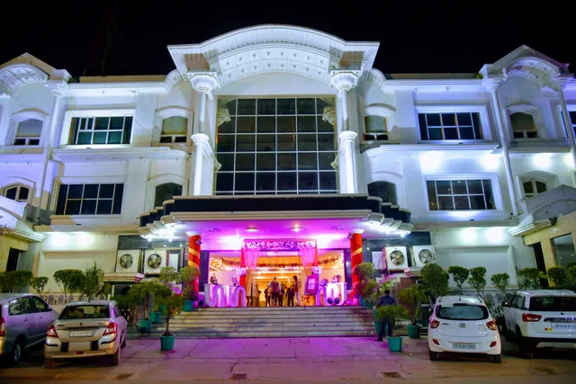 Hotel Samrat Heavens