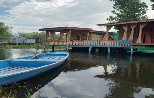 Veena Palace House Boat
