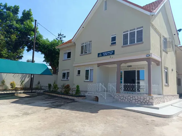 STREAMLIVE HOTEL & SPA