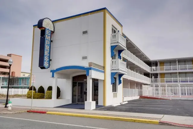 Empress Motel