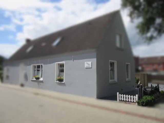 Ferienwohnungen "Huus up de Warf" und "Ebbe und Flut"