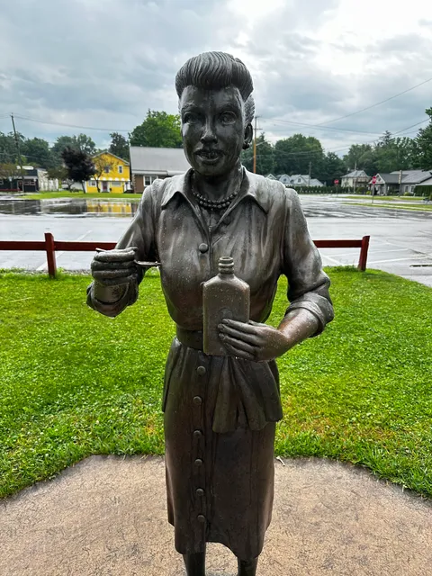 Lucille Ball Statue