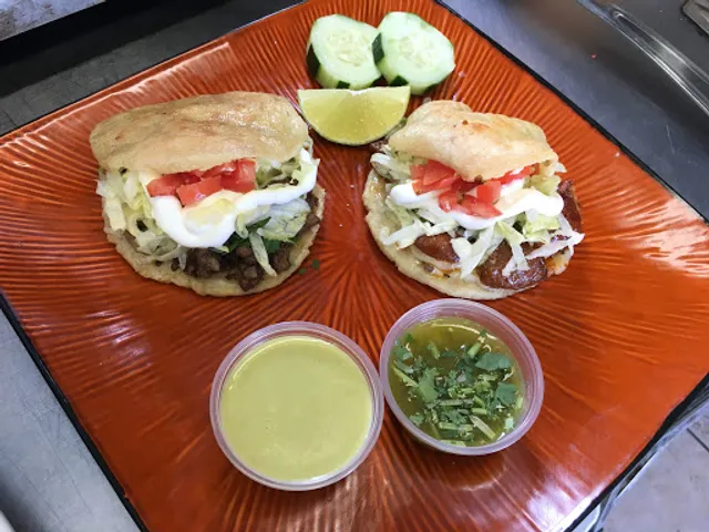 El Huarache Veloz Taco Stand