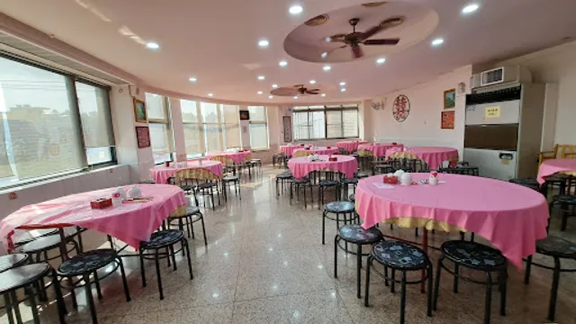 小琉球真饌海鮮樓丨用餐空間走樓梯2F、3F丨晚餐時段不定期休息，請提早預約