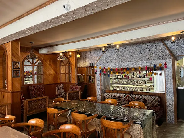 Café Toranj Plateau