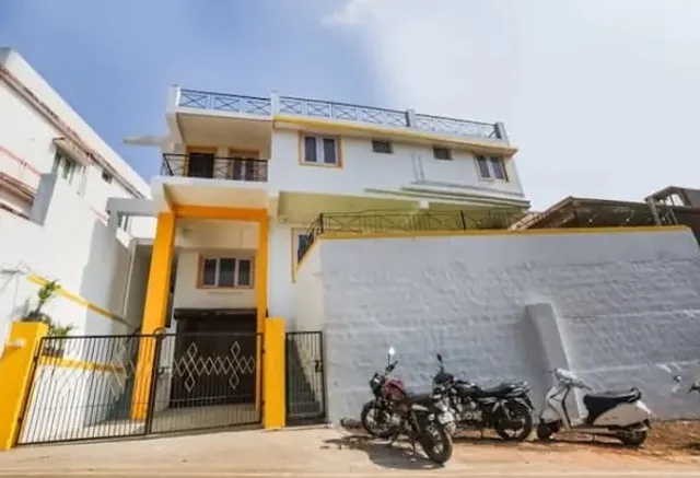 OYO 27918 Mr Residency