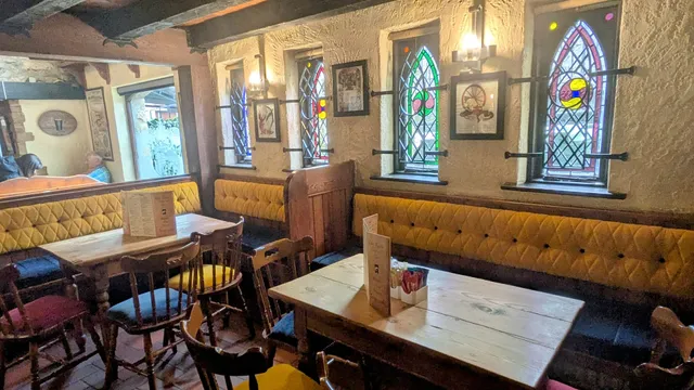 Olde Castle Seafood Bar