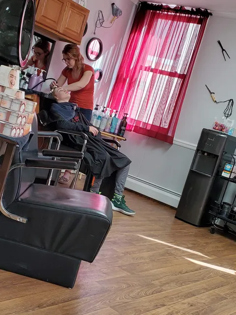 Lexi's Main Street Salon