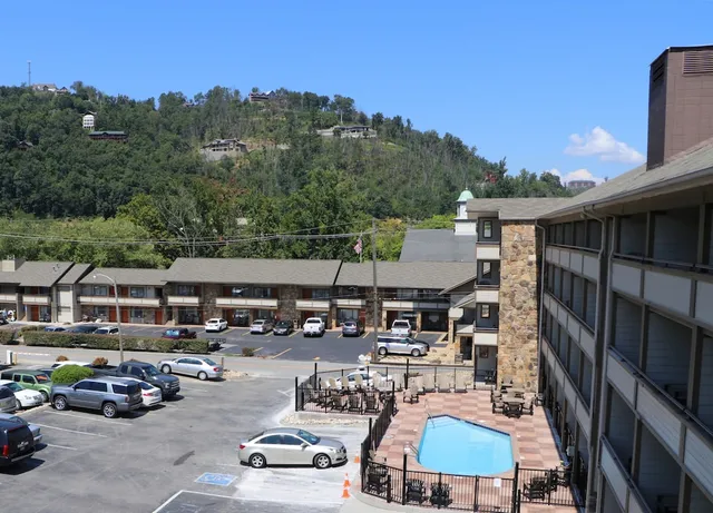 Howard Johnson by Wyndham Downtown Gatlinburg