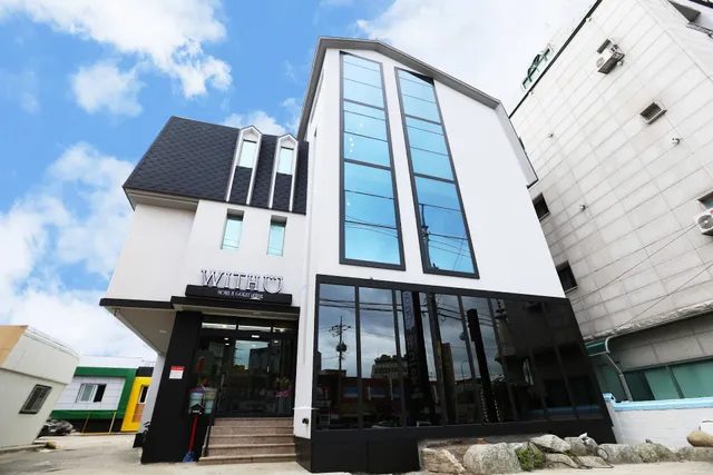 With U Hotel & Guesthouse