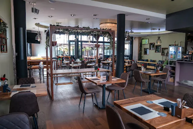 La Tana Kitchen & Café