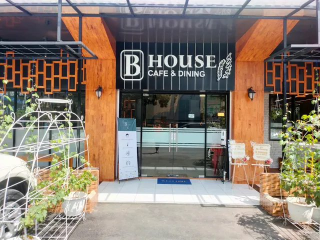 B - House Dining and Cafe