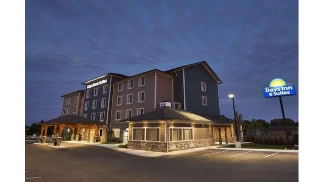 Days Inn & Suites by Wyndham Lindsay