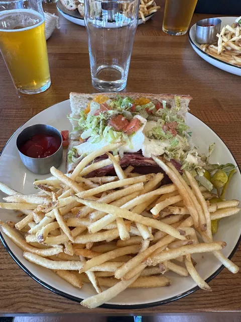 Tufted Puffin Lounge