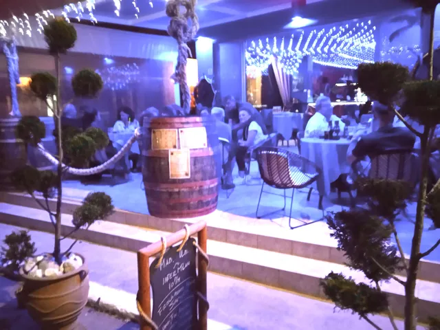 Captain Jack Family Bar